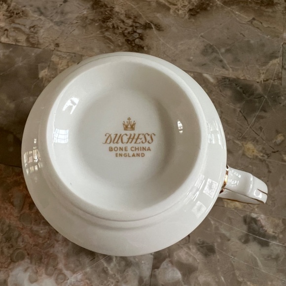 Vintage Duchess 'April' Cup & Saucer - Picture 7 of 12